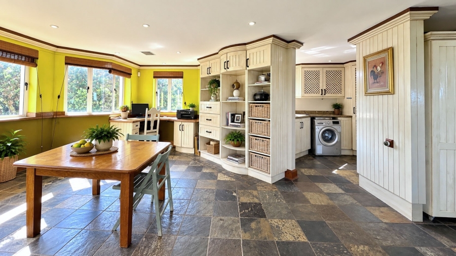 6 Bedroom Property for Sale in Lovemore Park Eastern Cape
